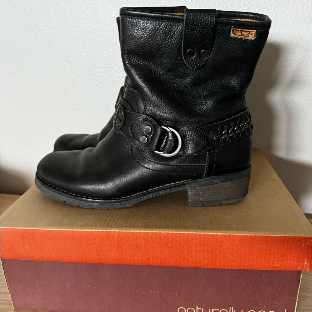Pikolinos black moto boot